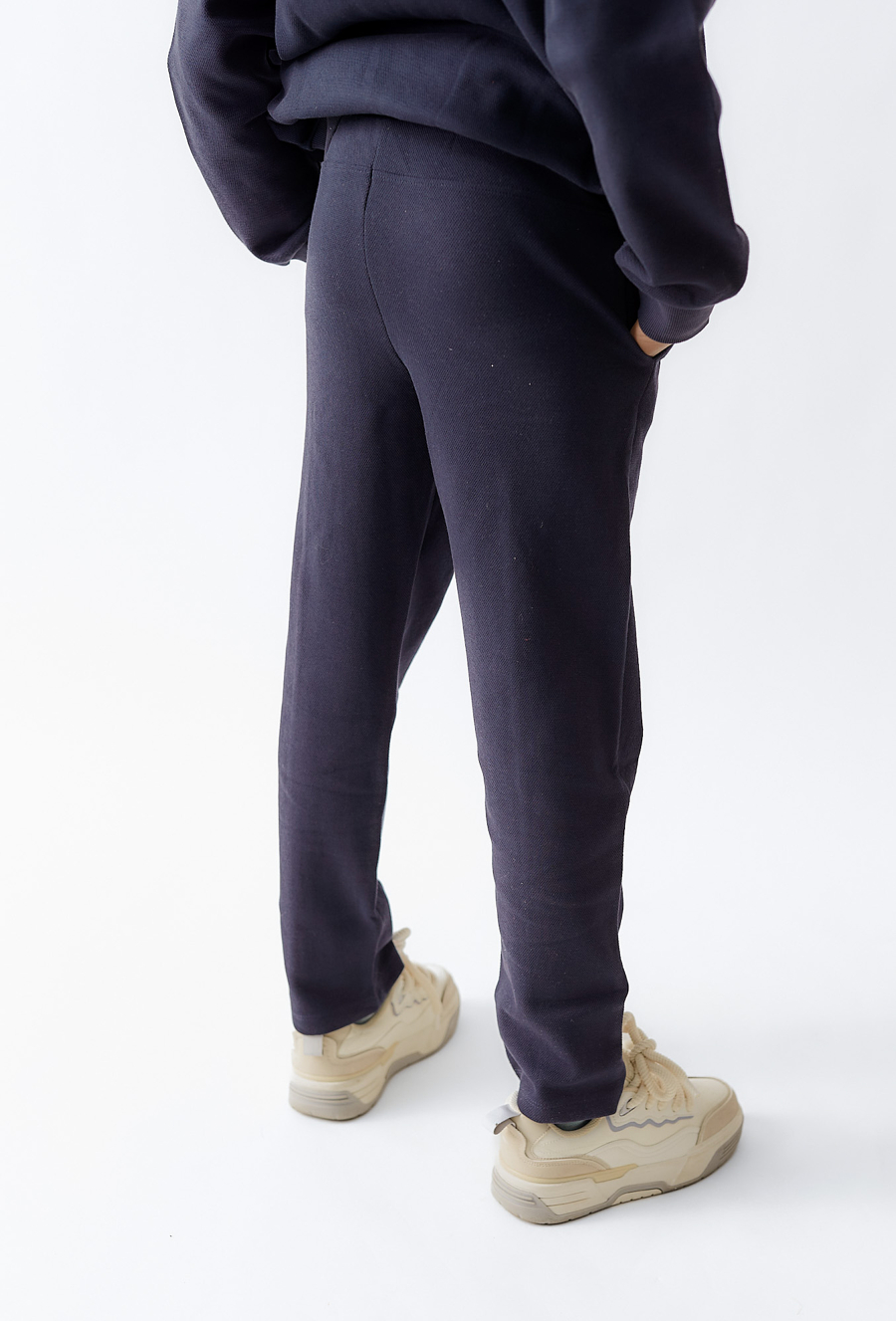 Spodnie dresowe z przeszyciami