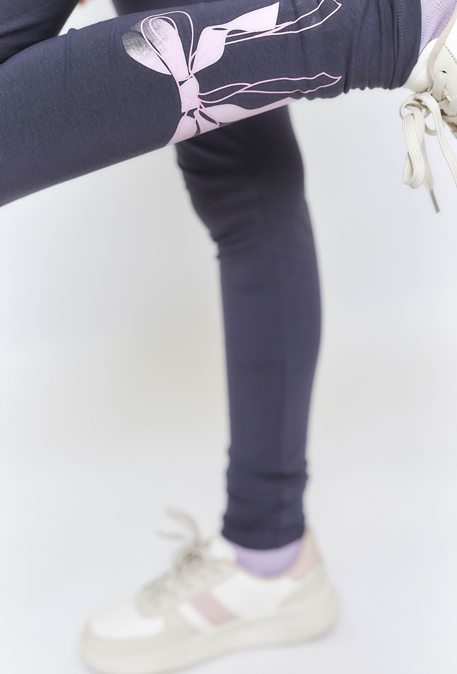 Leginsy dla dziewczynki - szare z kokardą