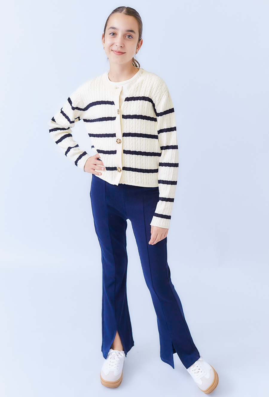 Dziewczęcy sweter kardigan w paski ecru – 100% bawełna