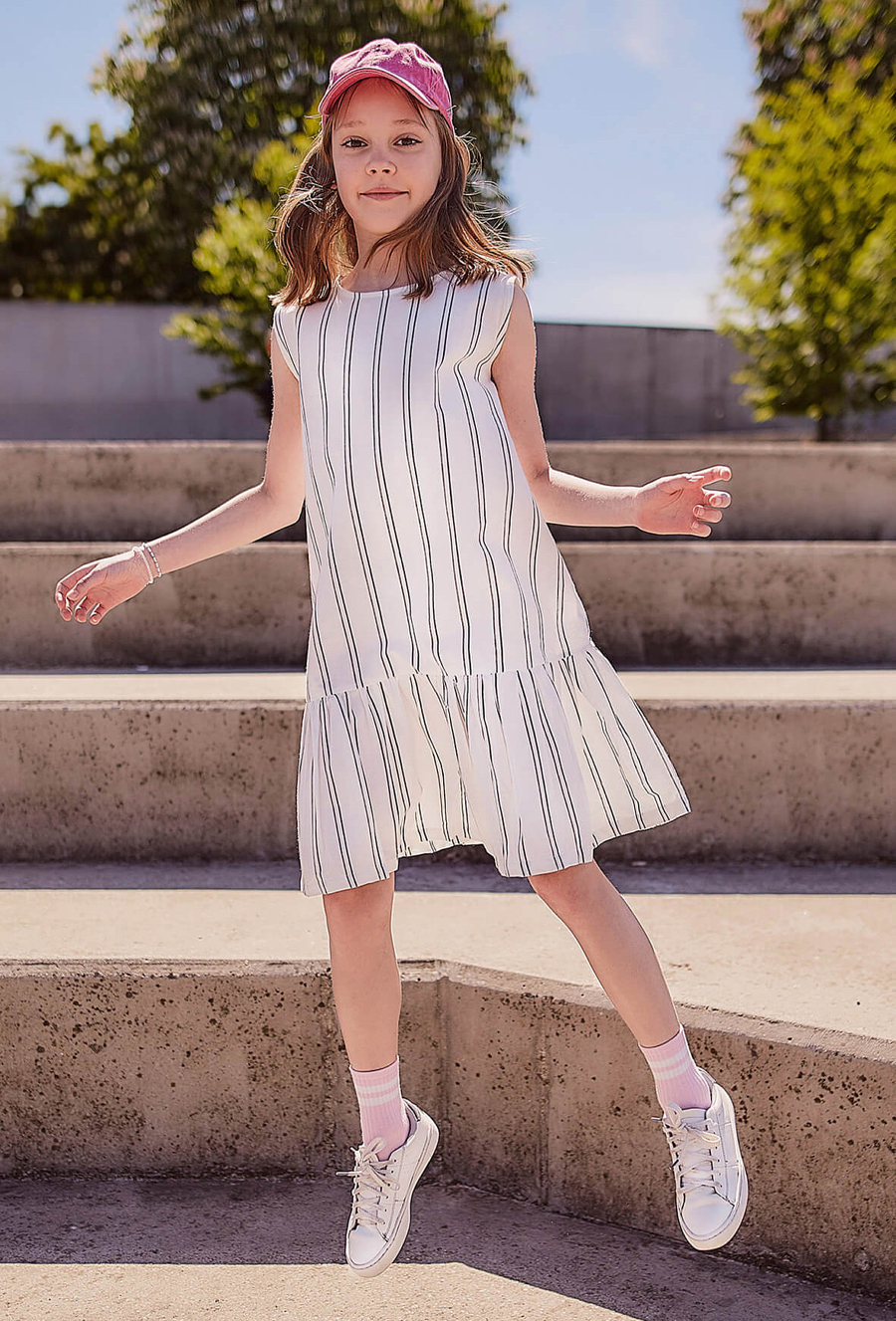 Sukienka bez rękawów w paski