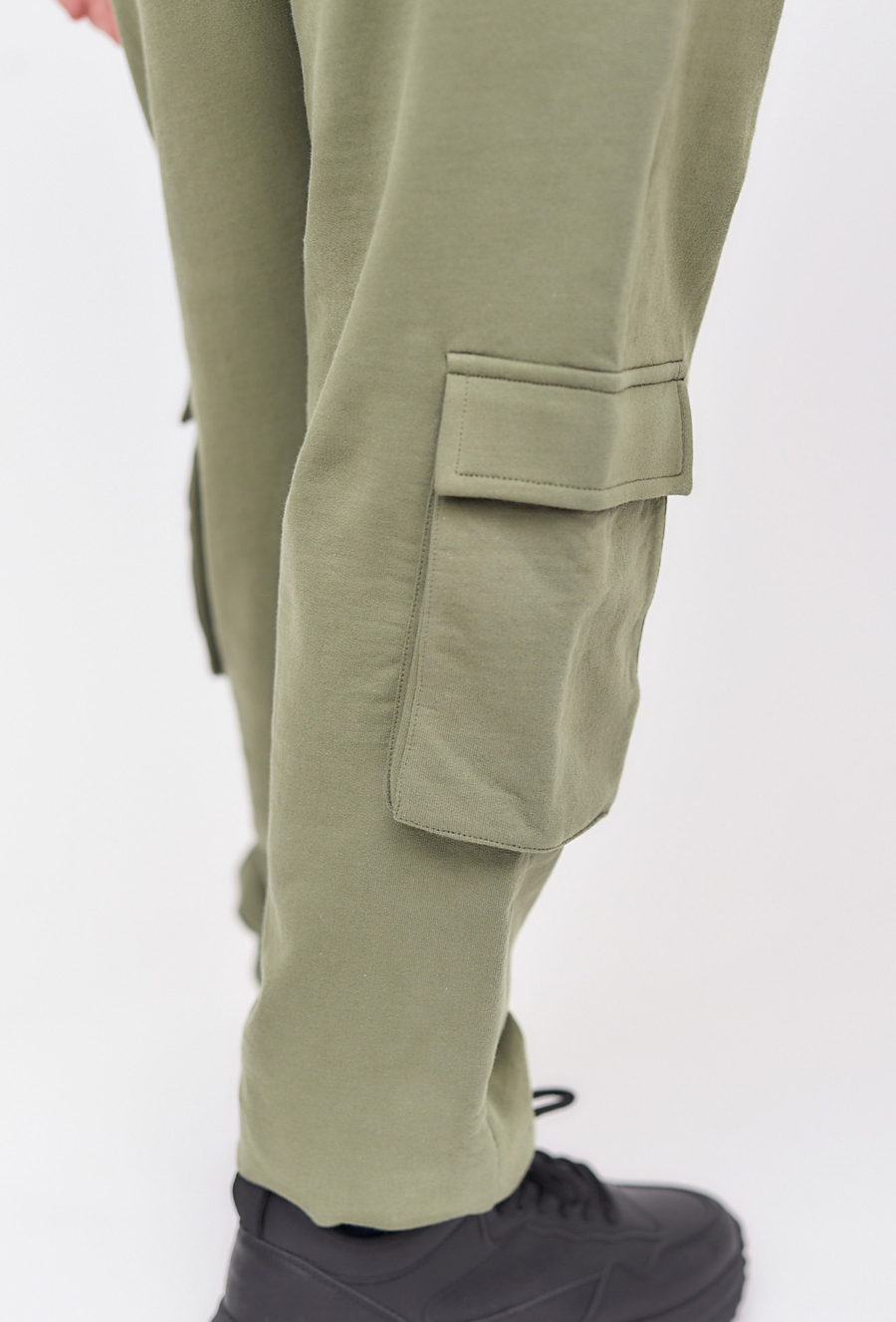 Spodnie dresowe z kieszeniami - zielone - 510.15.
