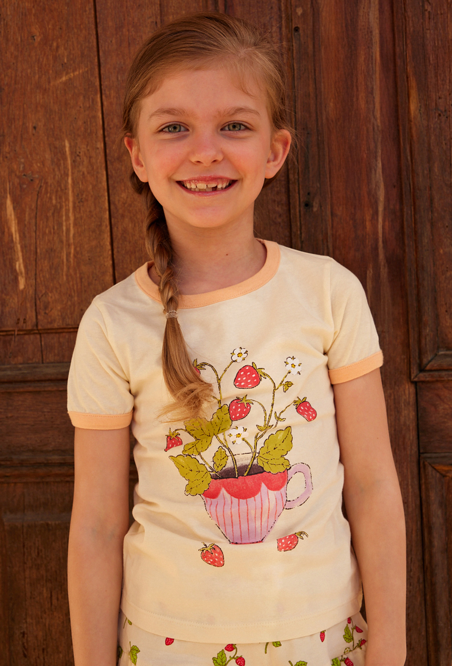 T-shirt dla dziewczynki - ecru z poziomkami