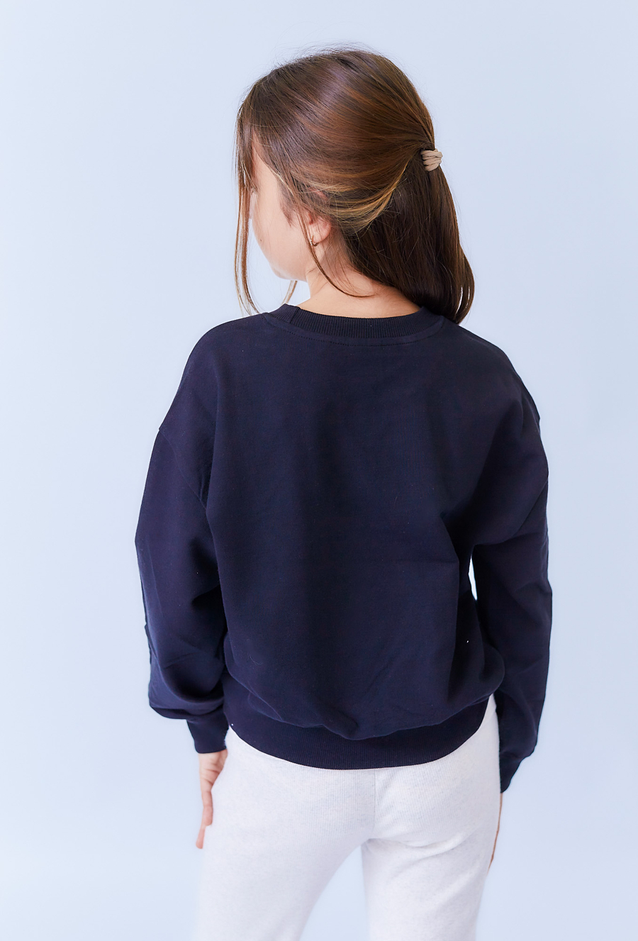 Czarna dziewczęca bluza z nadrukiem