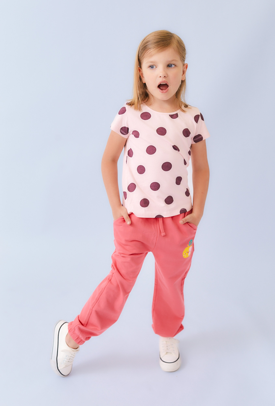 Dziewczęce spodnie dresowe comfort fit z kieszeniami