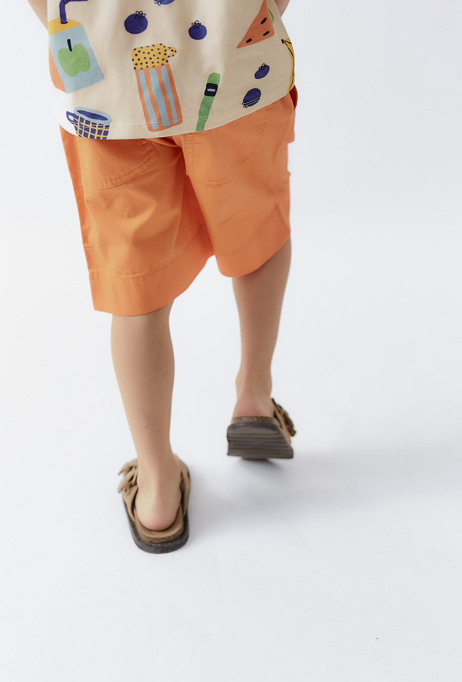 Pomarańczowe szorty chłopięce