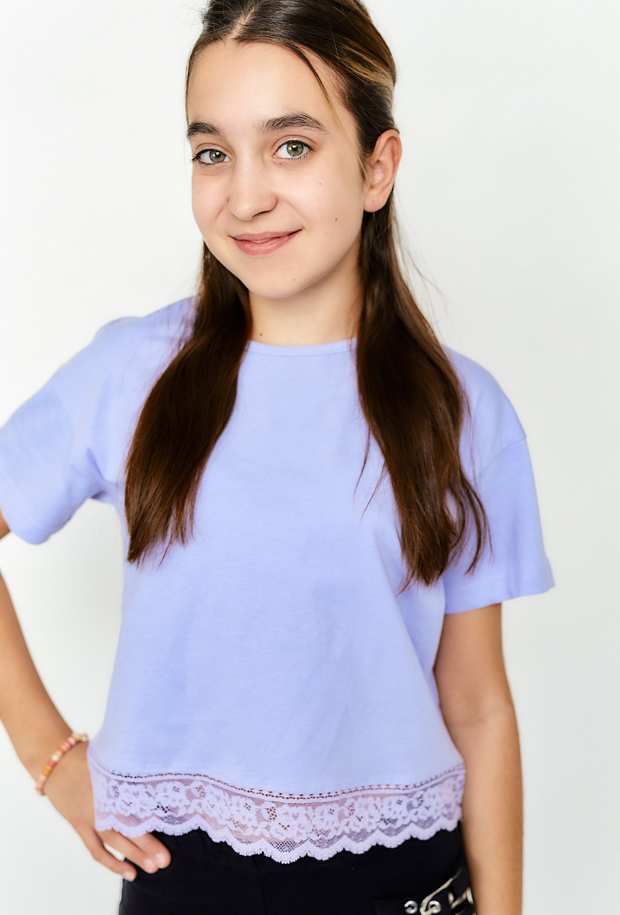 T-shirt z koronkowym dołem