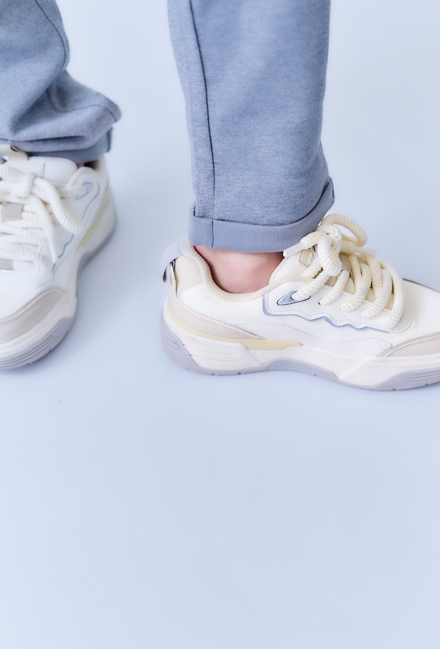 Szare spodnie dresowe chłopięce z dzianiny strukturalnej