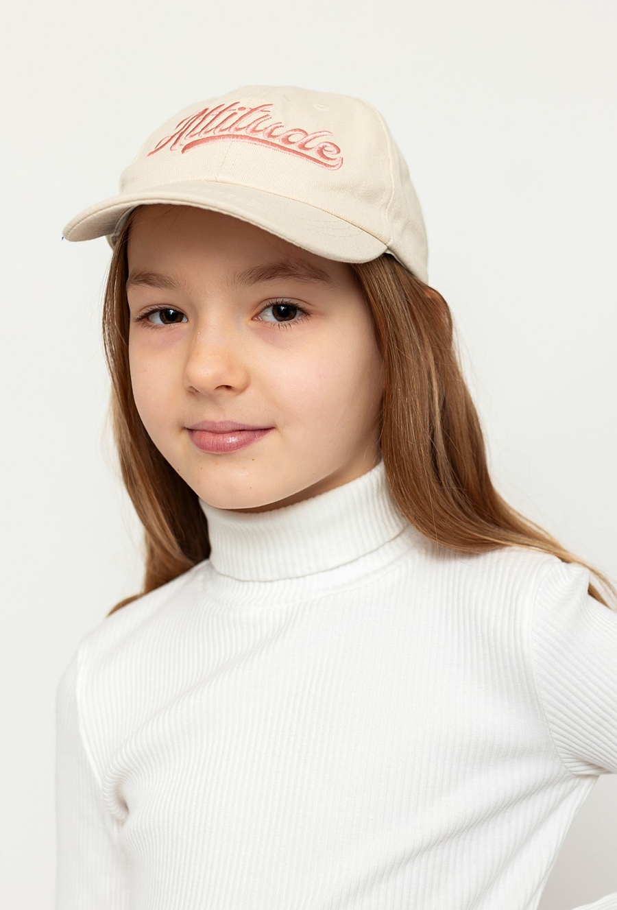Beżowa czapka z daszkiem - haftowany napis