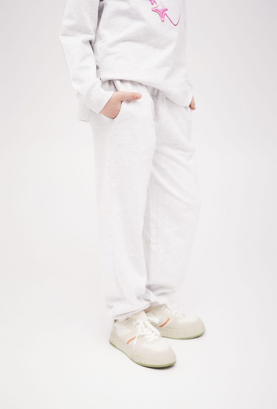 Spodnie dresowe dla dziewczynki szare - luźny ój