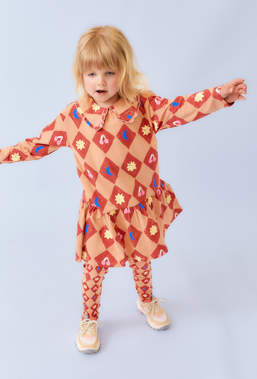 Pomarańczowa sukienka z cyrkowym nadrukiem - Limited Edition