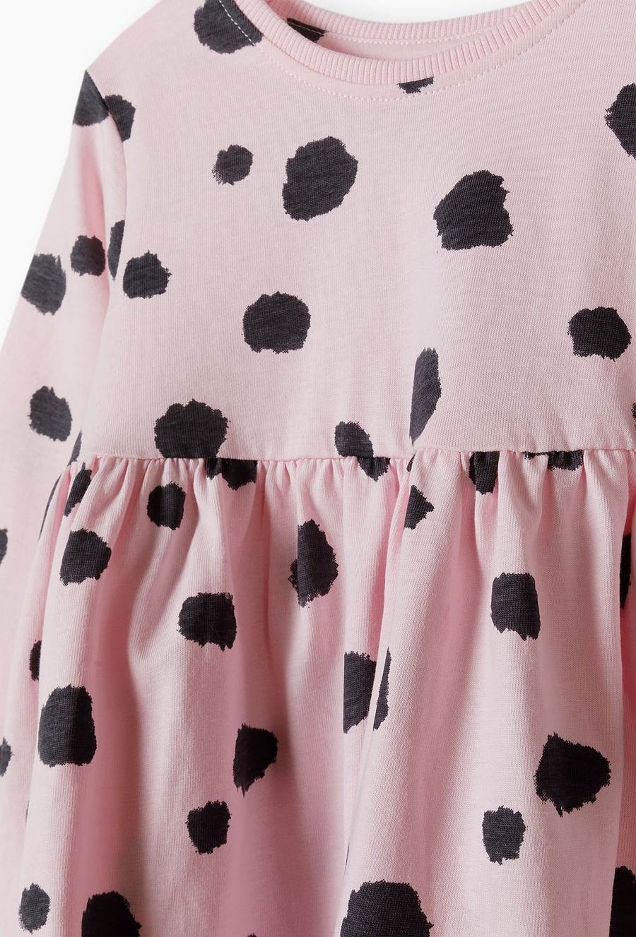 Różówa sukienka z długim rękawem w opki