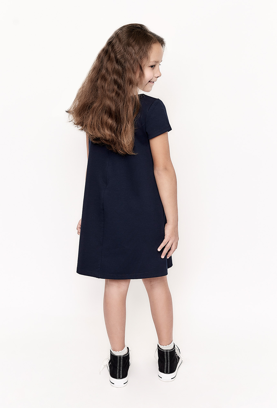Granatowa sukienka dziewczęca z białym kołnierzykiem