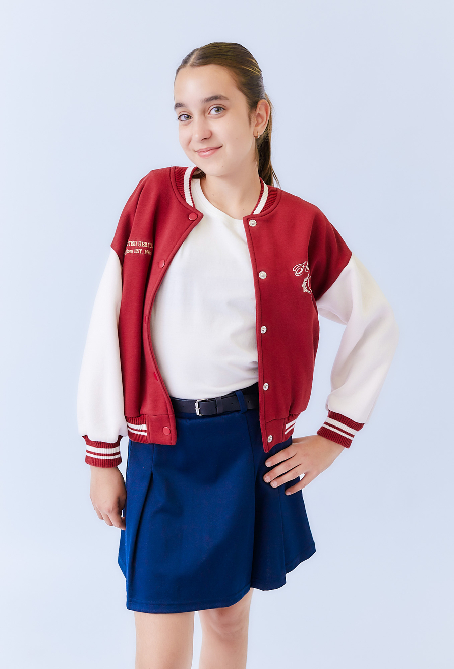 Czerwona. ocieplana bomberka dziewczęca z haftem