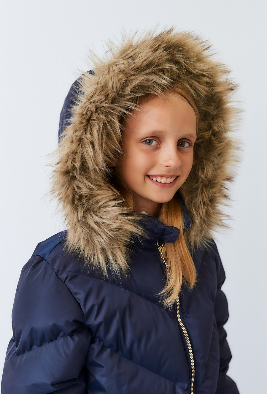 Granatowa kurtka zimowa dziewczęca z kapturem i futerkiem