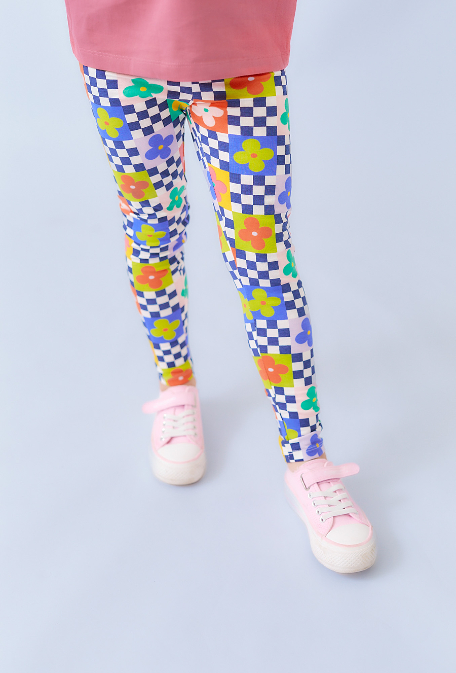 Wielokolorowe legginsy dziewczęce kolorowy print