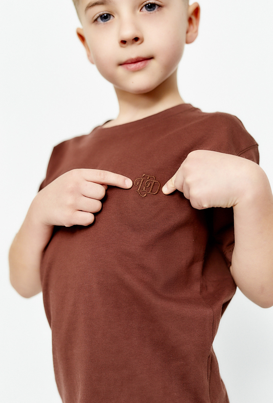 Brązowy t-shirt dla chłopca