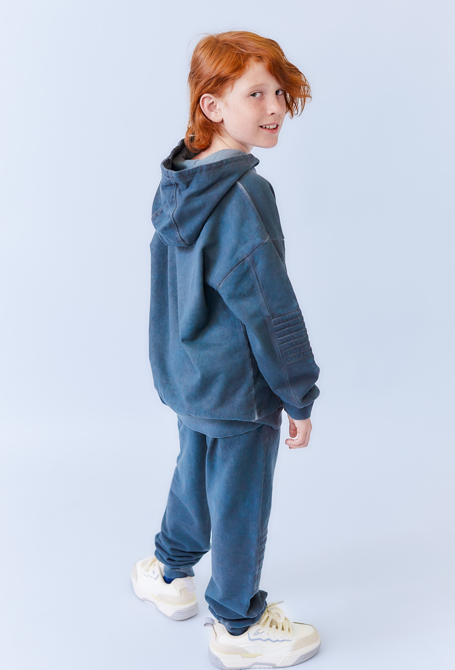 Szare spodnie dresowe chłopięce z wzmocnionymi kolanami