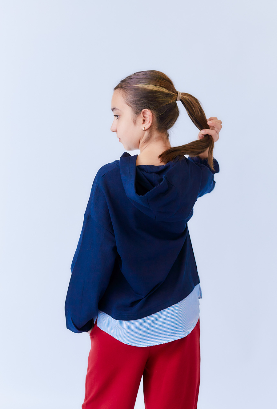 Bluza dziewczęca z kapturem i nadrukiem pieska