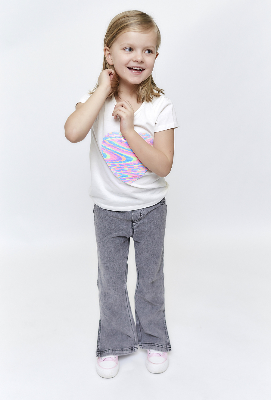 Dziewczęcy t-shirt z cekinowym serduszkiem - 510.15.