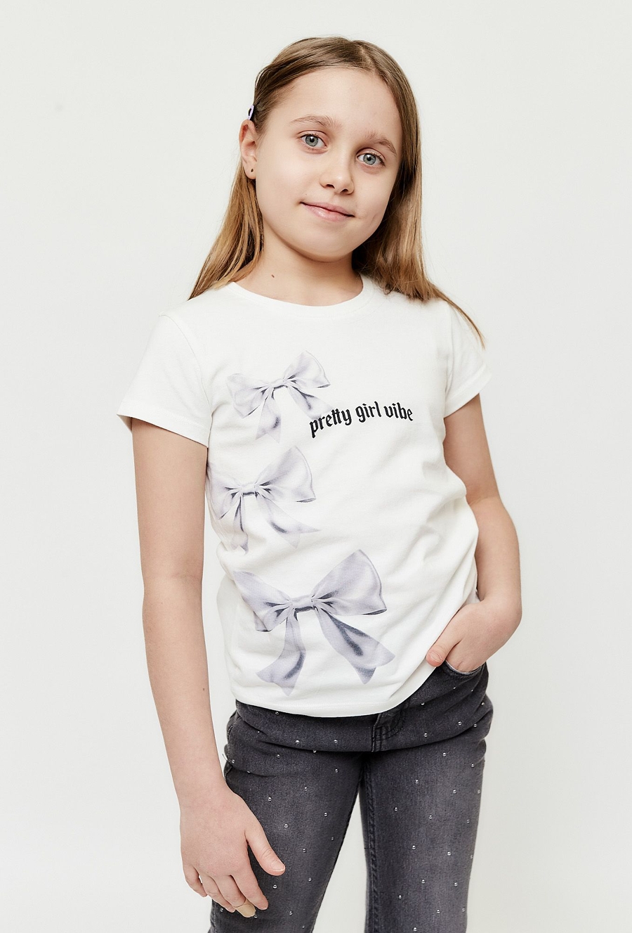 T-shirt dziewczęcy biały z nadrukiem kokardek