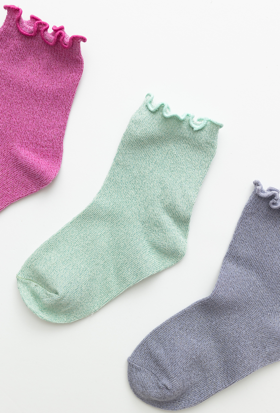 Skarpety dziewczęce 3-pak z lurexem i falbanką.