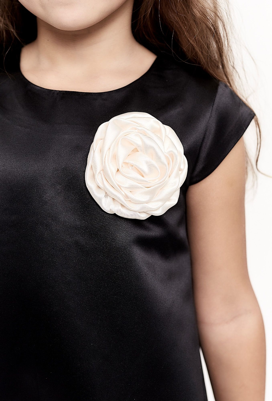 Czarna sukienka z ótkim rękawem