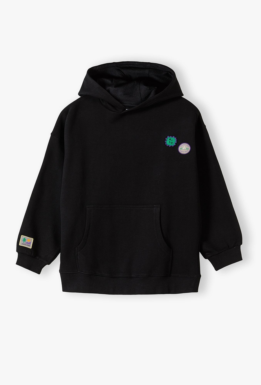 Nierozpinana bluza z kapturem i naszywkami