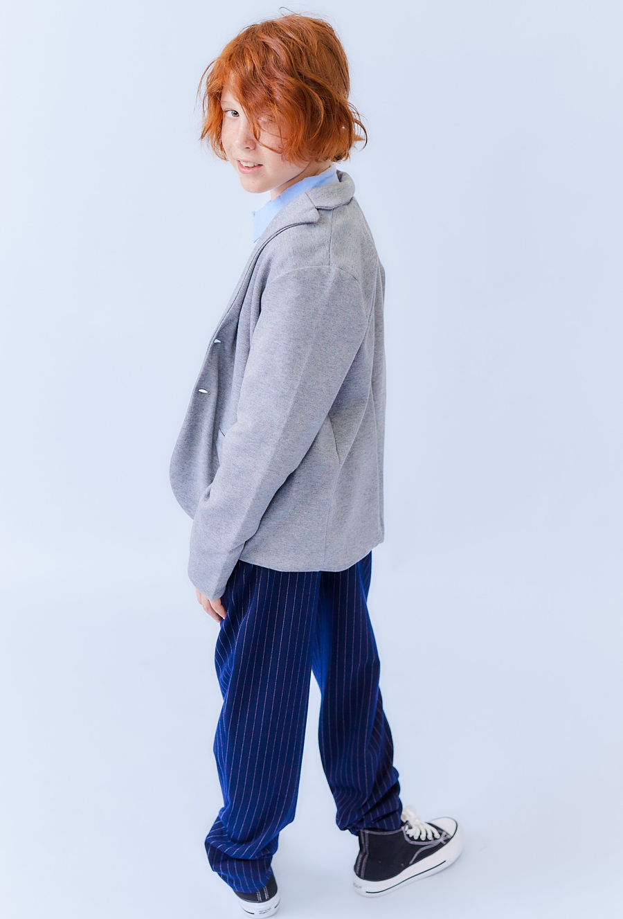 Szara marynarka chłopięca z dzianiny strukturalnej