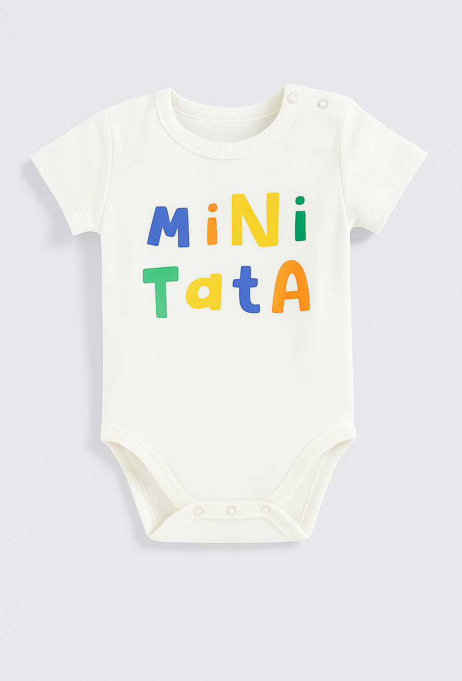 Body niemowlęce – białe z napisem „Mini Tata”.