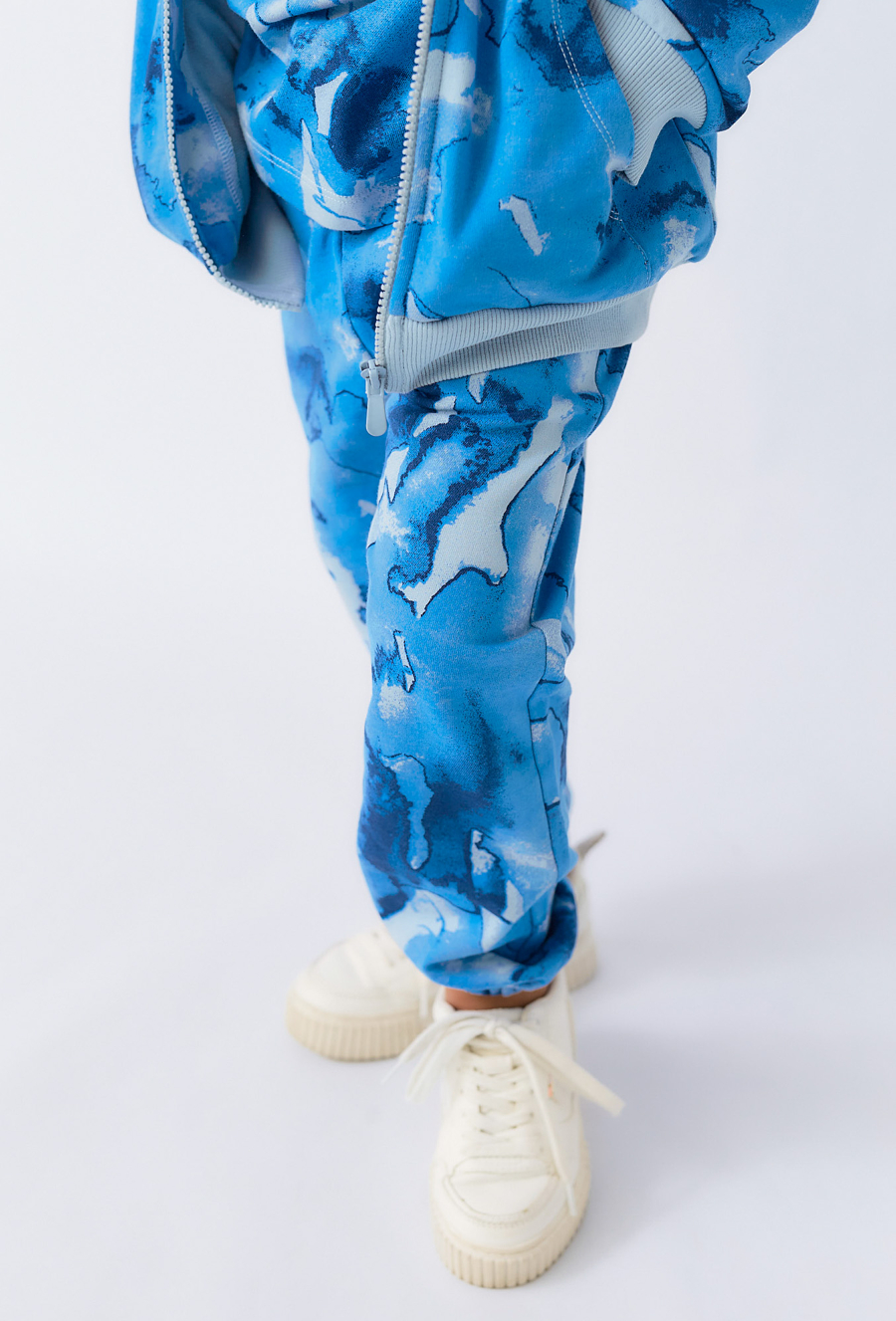 Spodnie dresowe chłopięce ze wzorem moro