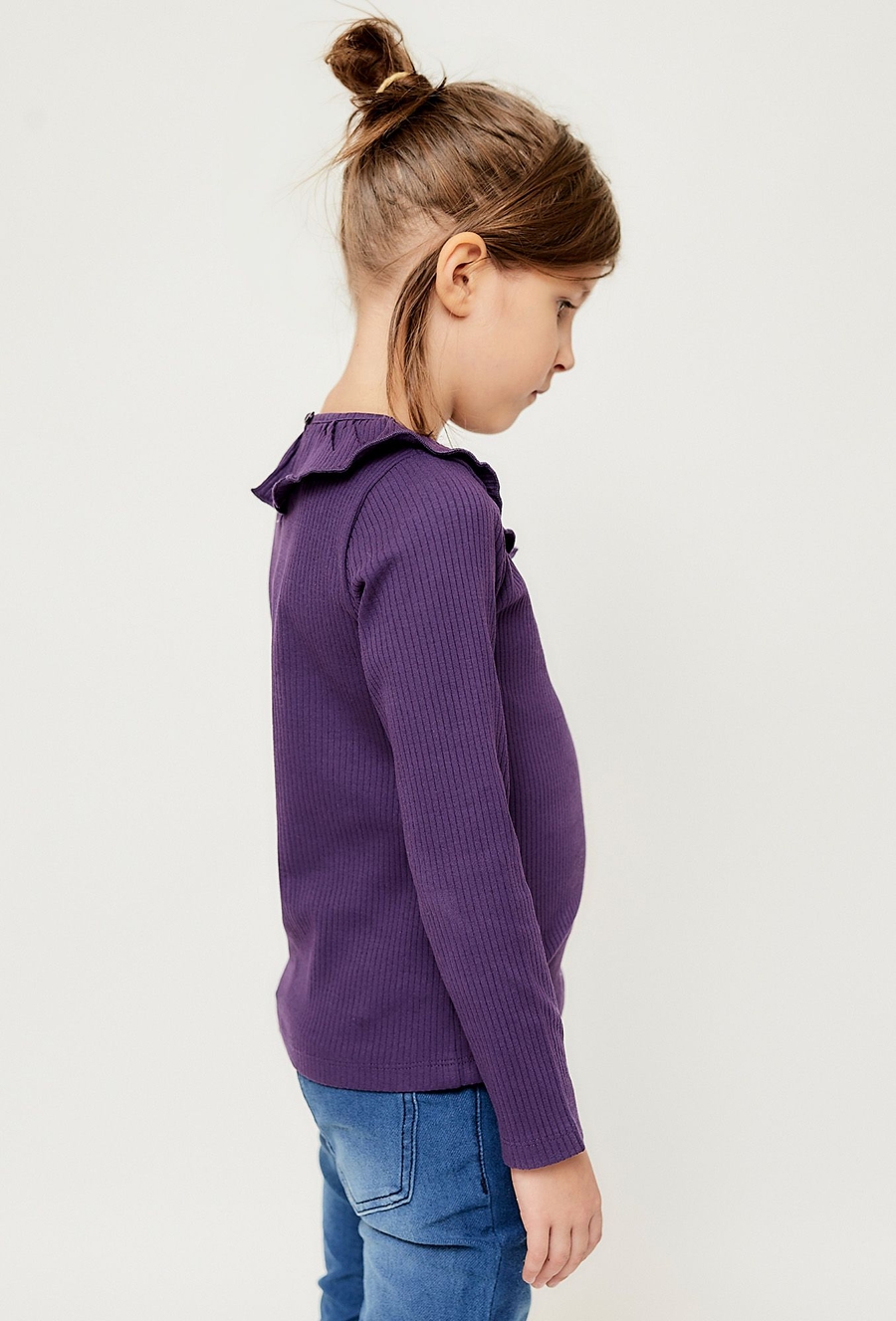 Prążkowana bluzka z ozdobnym kołnierzykiem