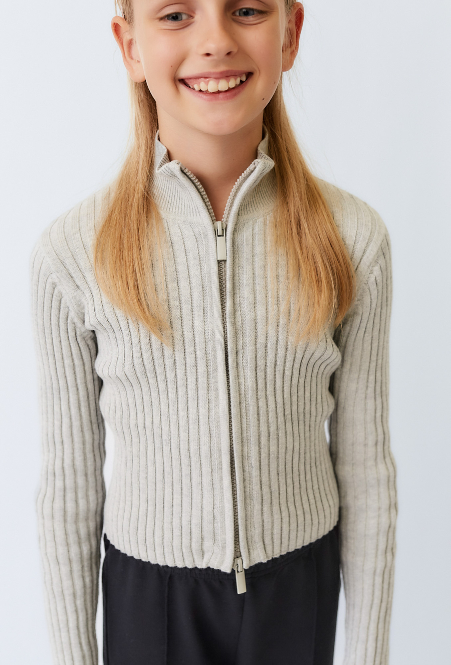 Sweter dziewczęcy z golfem rozpinany