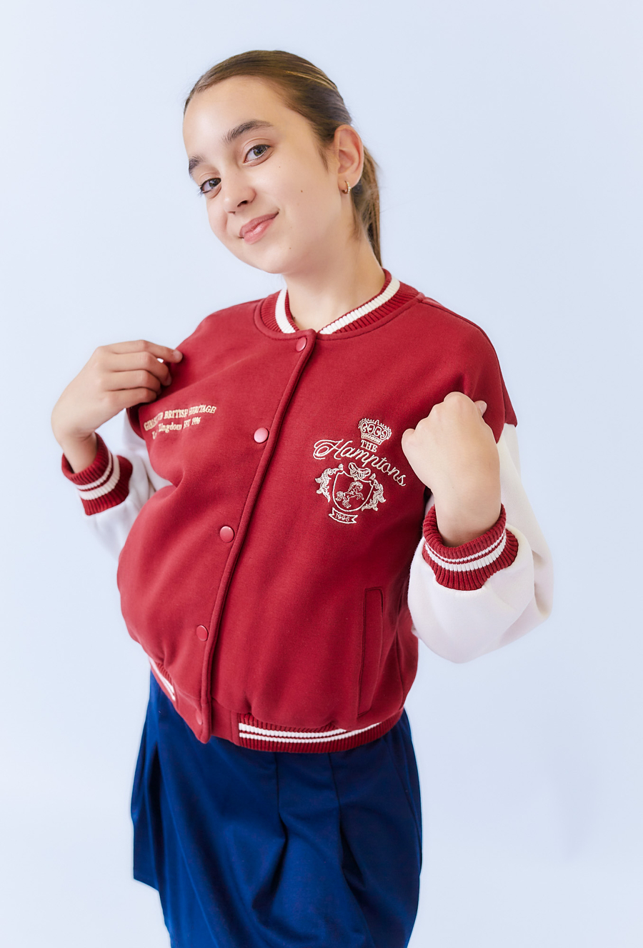 Czerwona. ocieplana bomberka dziewczęca z haftem
