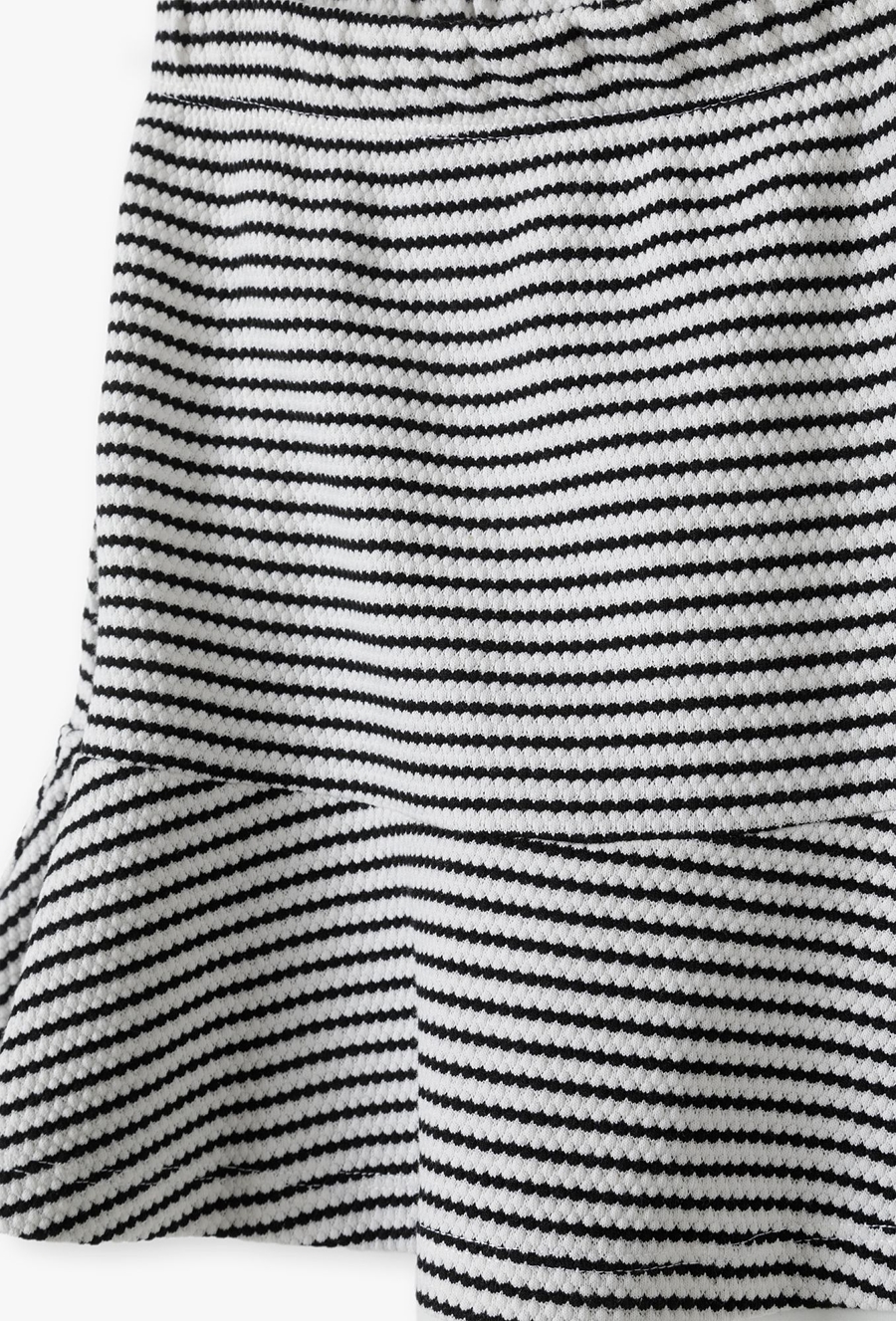 Elegancka spódnica dziewczęca z ozdobną falbanką