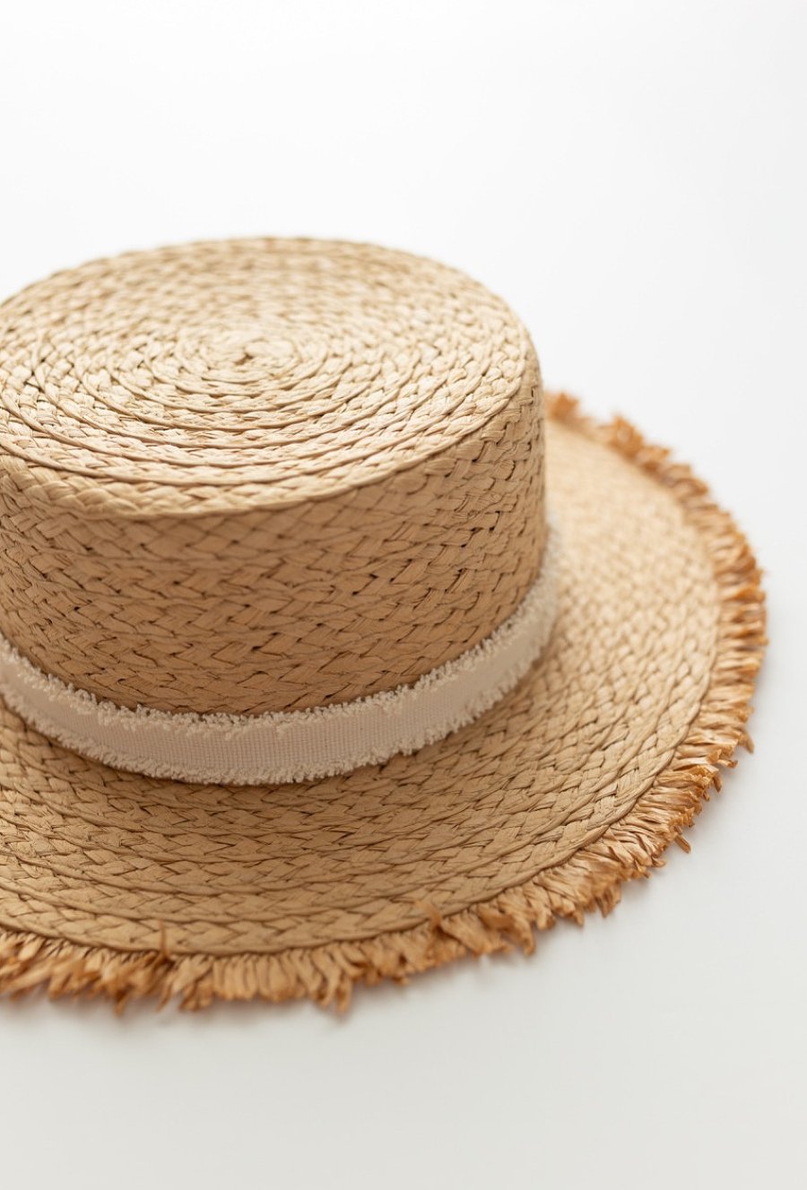 Kapelusz słomkowy z frędzlami