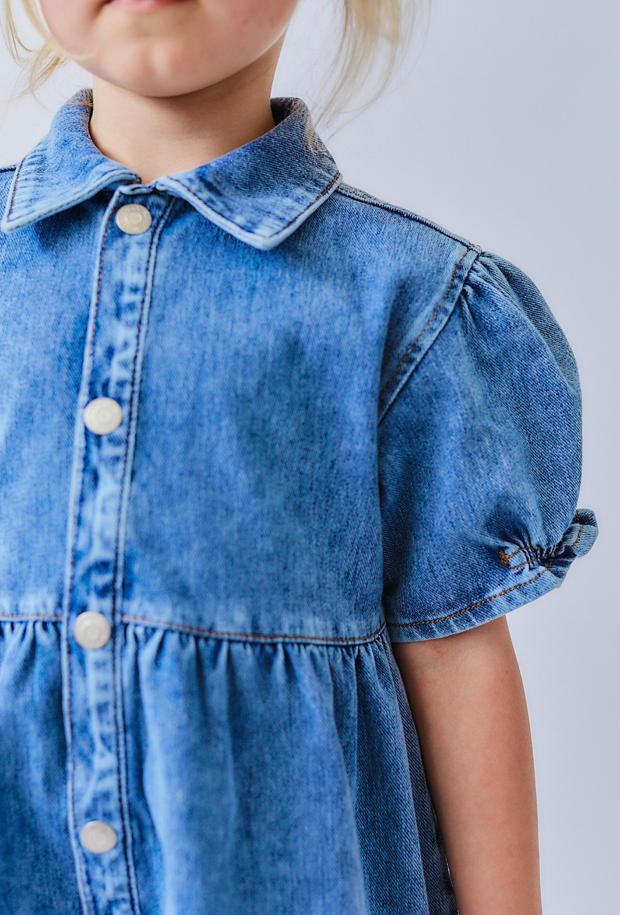 Sukienka jeansowa z ótkim rękawem