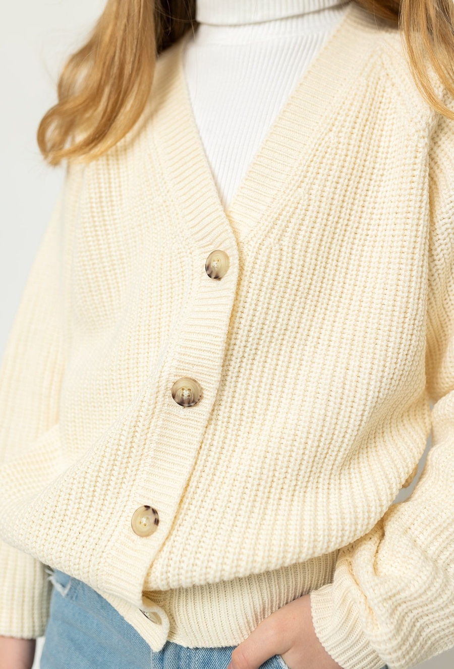 Dziewczęcy kardigan w emowym kolorze