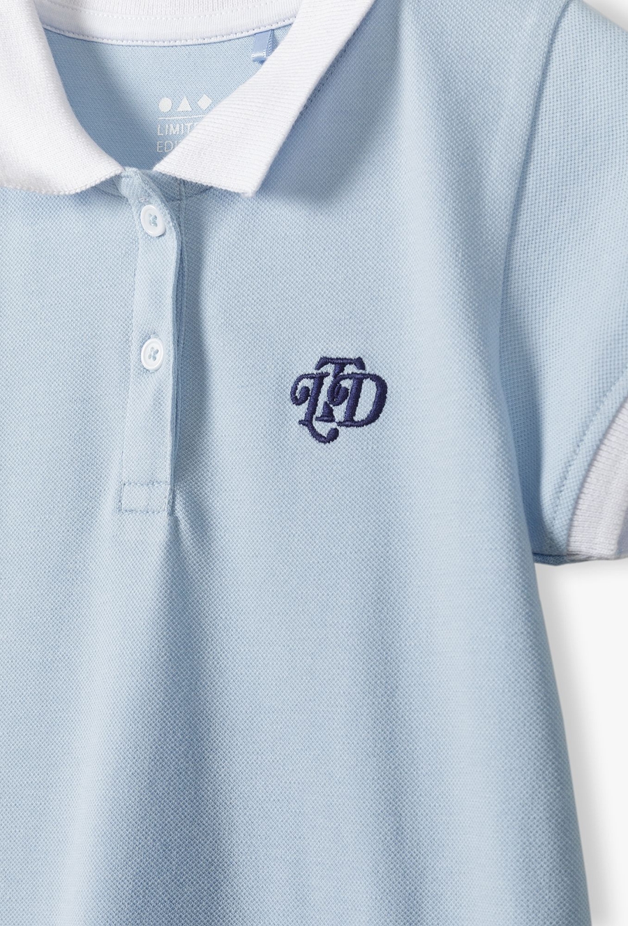 Niebieska dzianinowa sukienka z plisowanym dołem