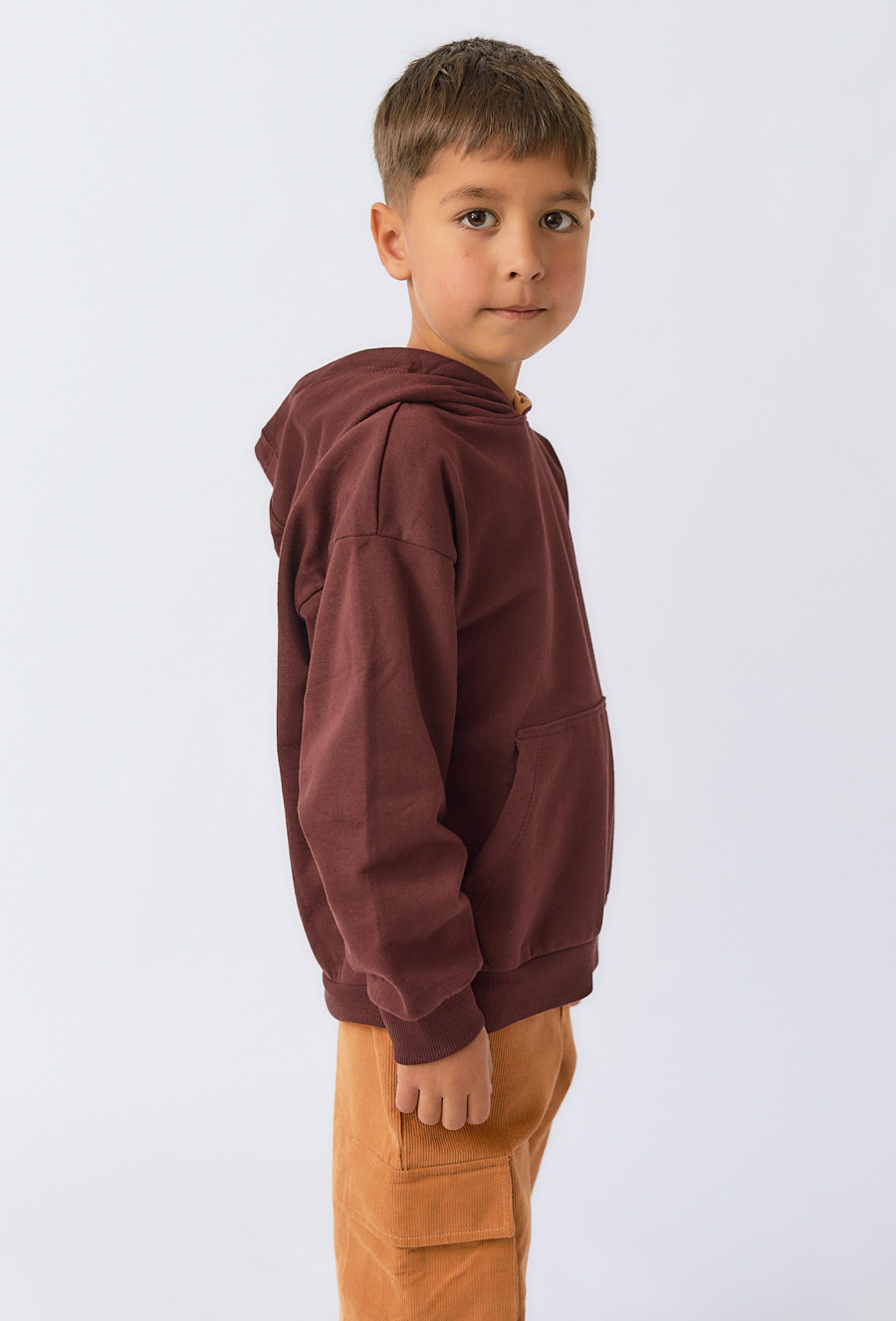 Bordowa bluza chłopięca z kapturem i kieszenią