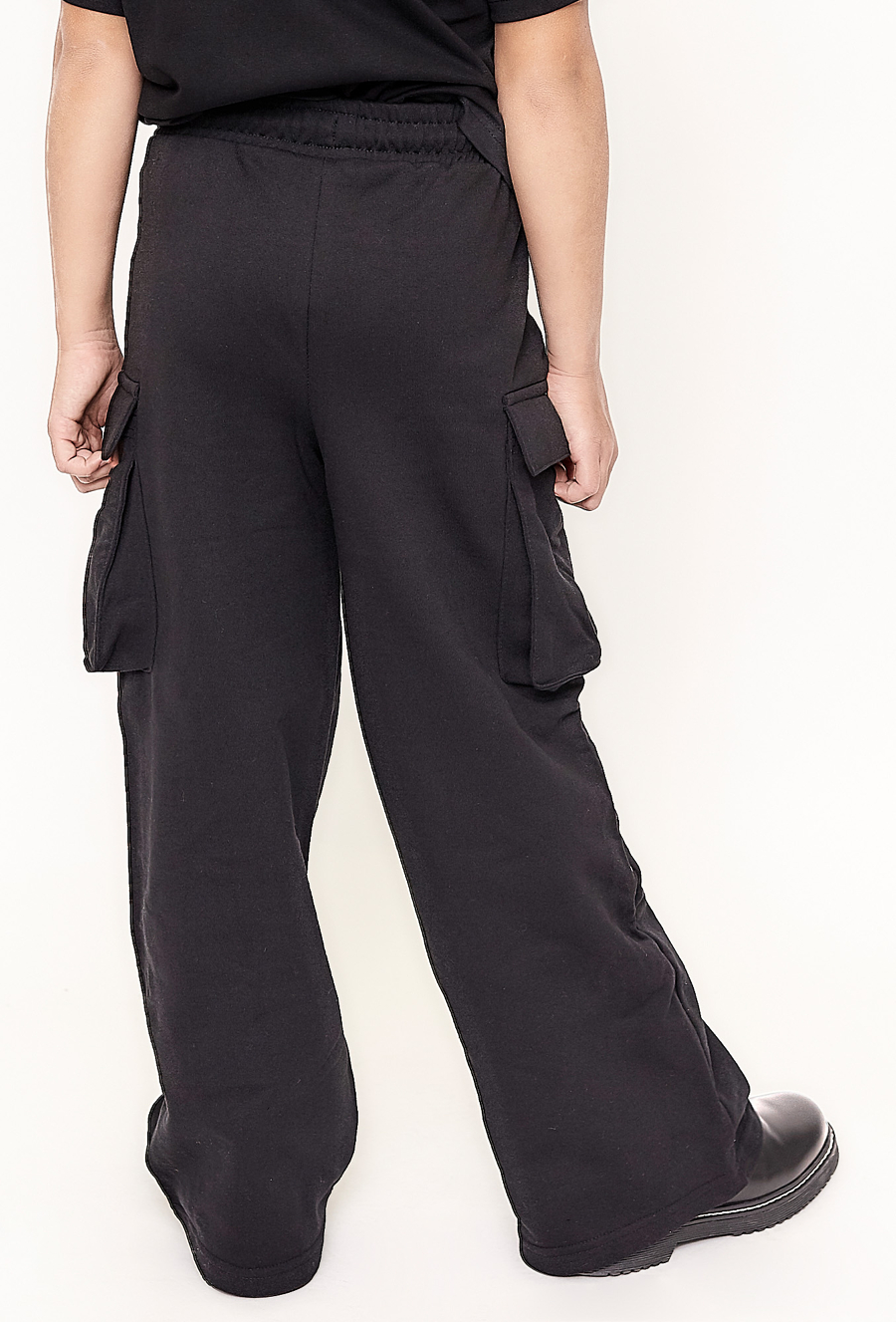 Czarna spodnie dziewczęce cargo 04M4716-3911