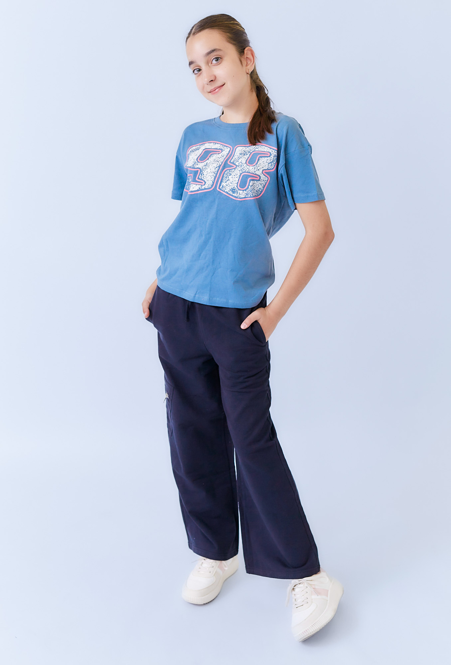 Czarne spodnie dziewczęce wide leg z kieszenią na suwak