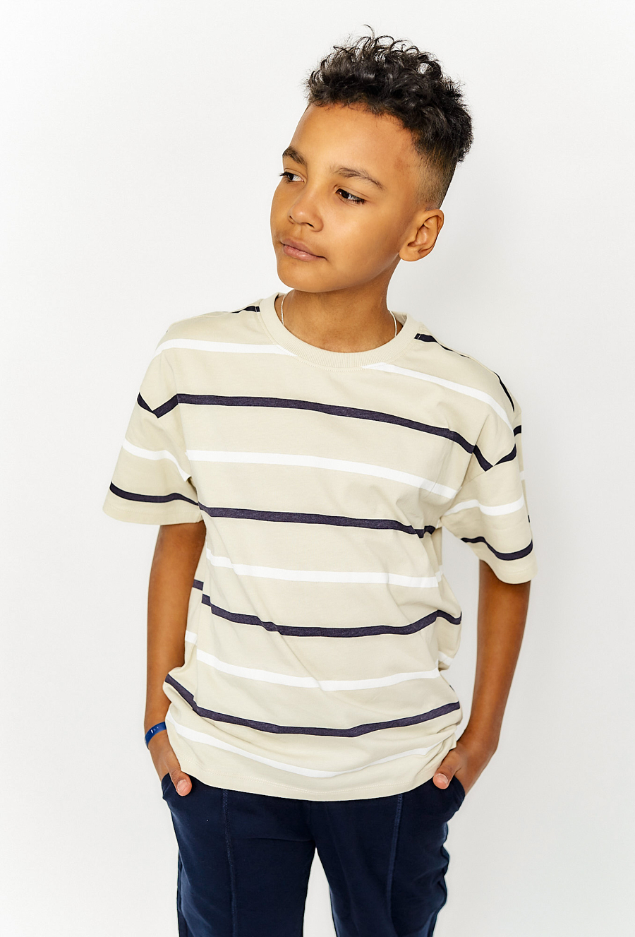 T-shirt chłopięcy w beżowy w paski