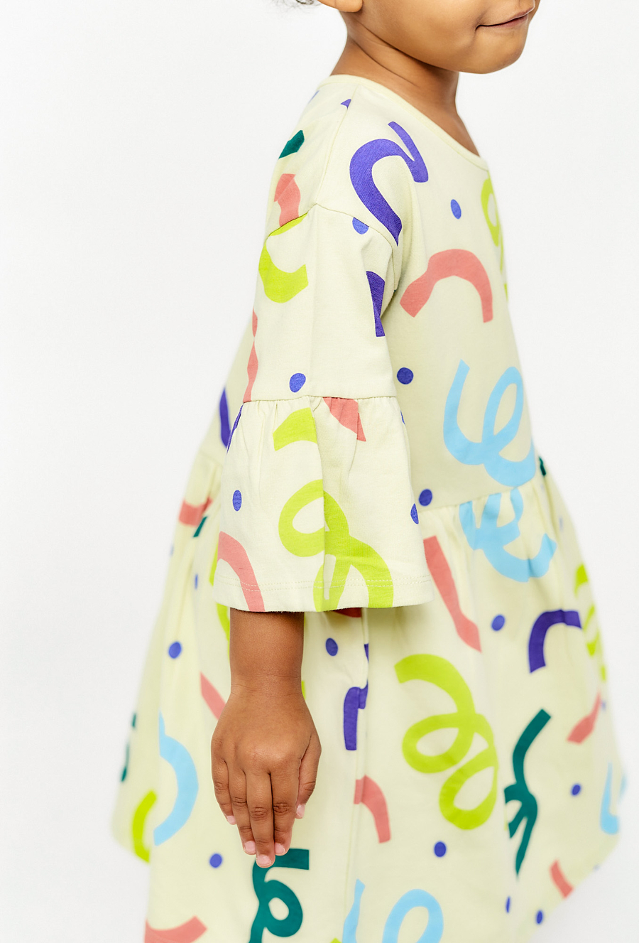 Sukienka w kolorowe wzory - rękaw 3/4