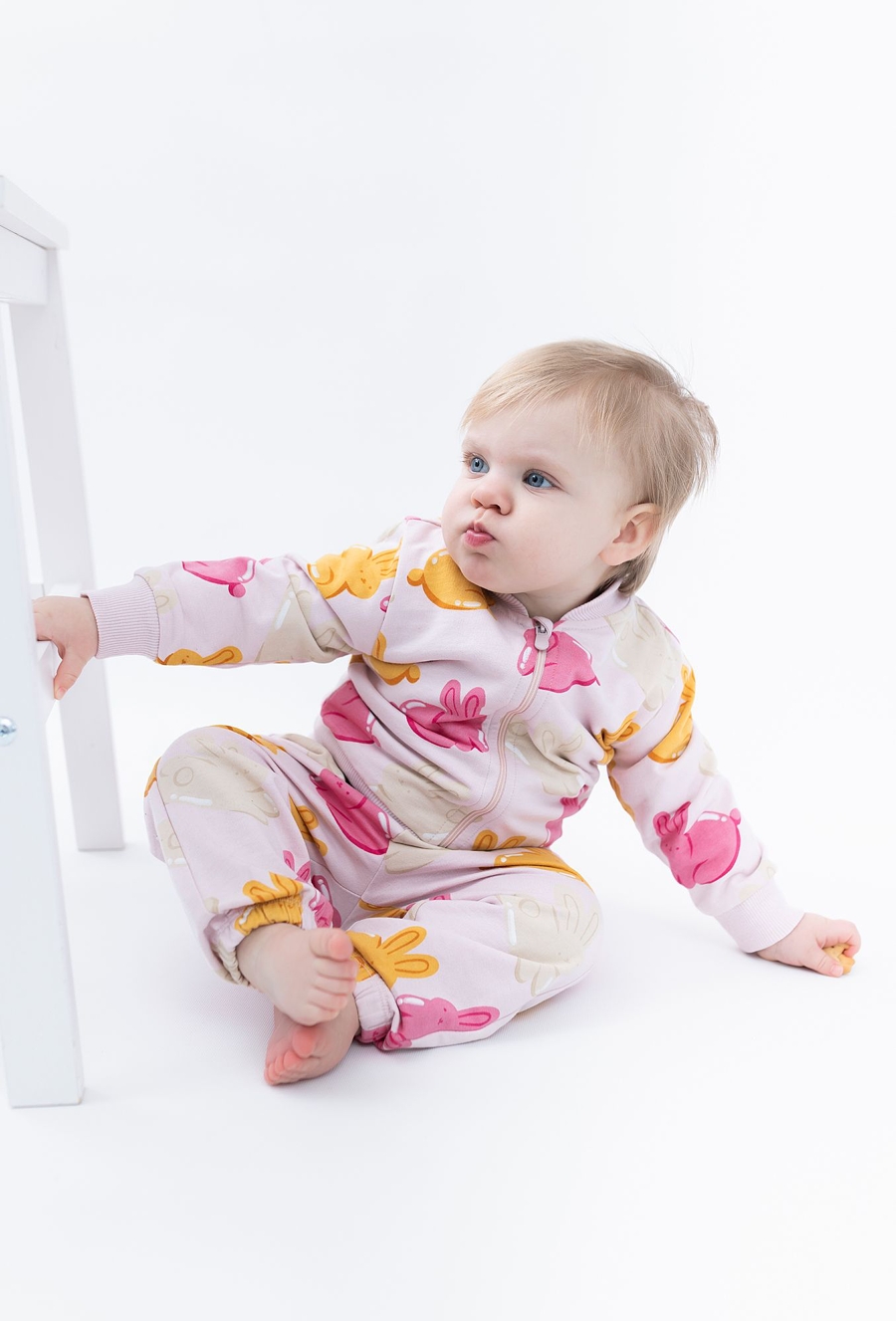 Spodnie dresowe dla niemowlaka w kolorowe óliczki