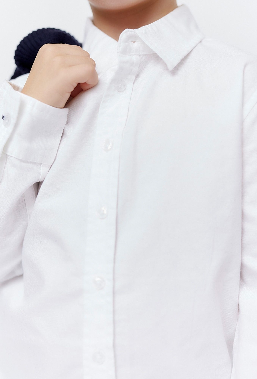 Biała koszula rozpinana z długim rękawem