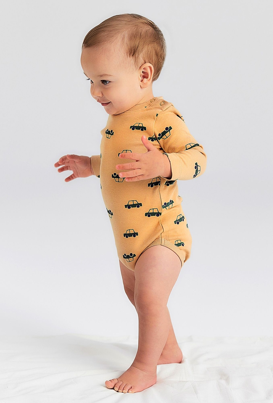 Bawełniane body z długim rękawem - beżowe w auta - 510.15.