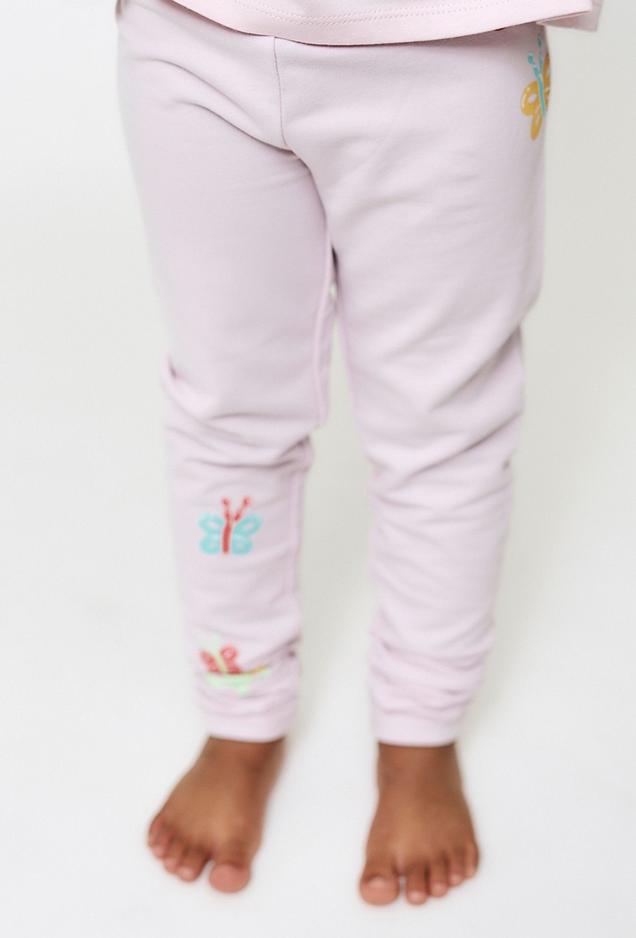 Jasnoróżowe legginsy z motylkami