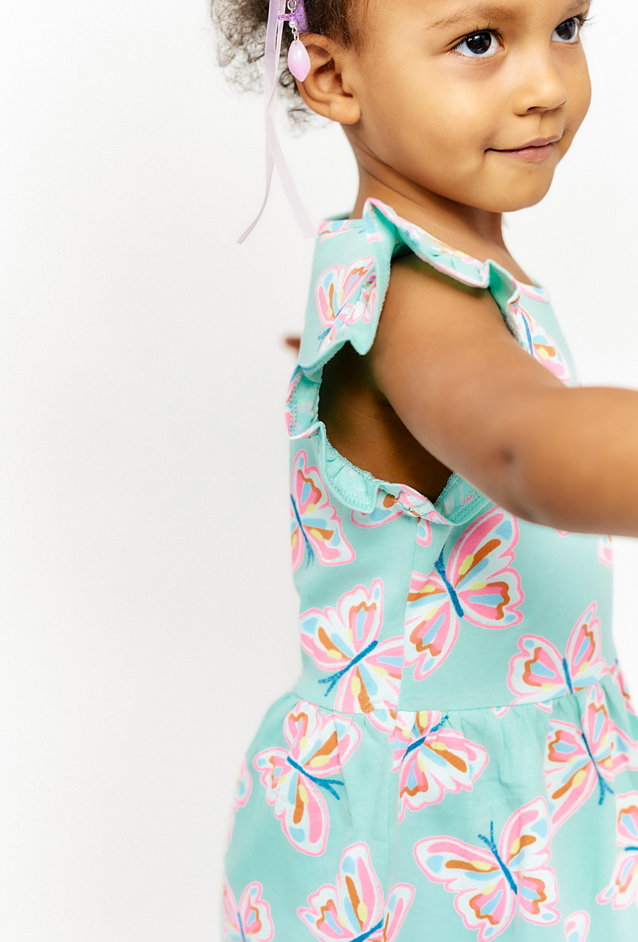 Sukienka z falbankami i motywem motyli