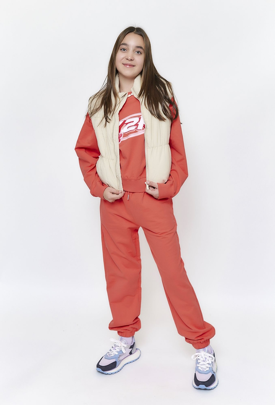 Beżowy pikowany bezrękawnik dla dziewczynki