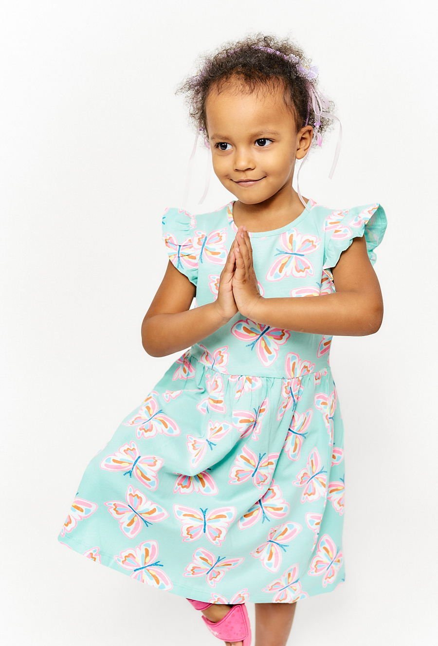 Sukienka z falbankami i motywem motyli